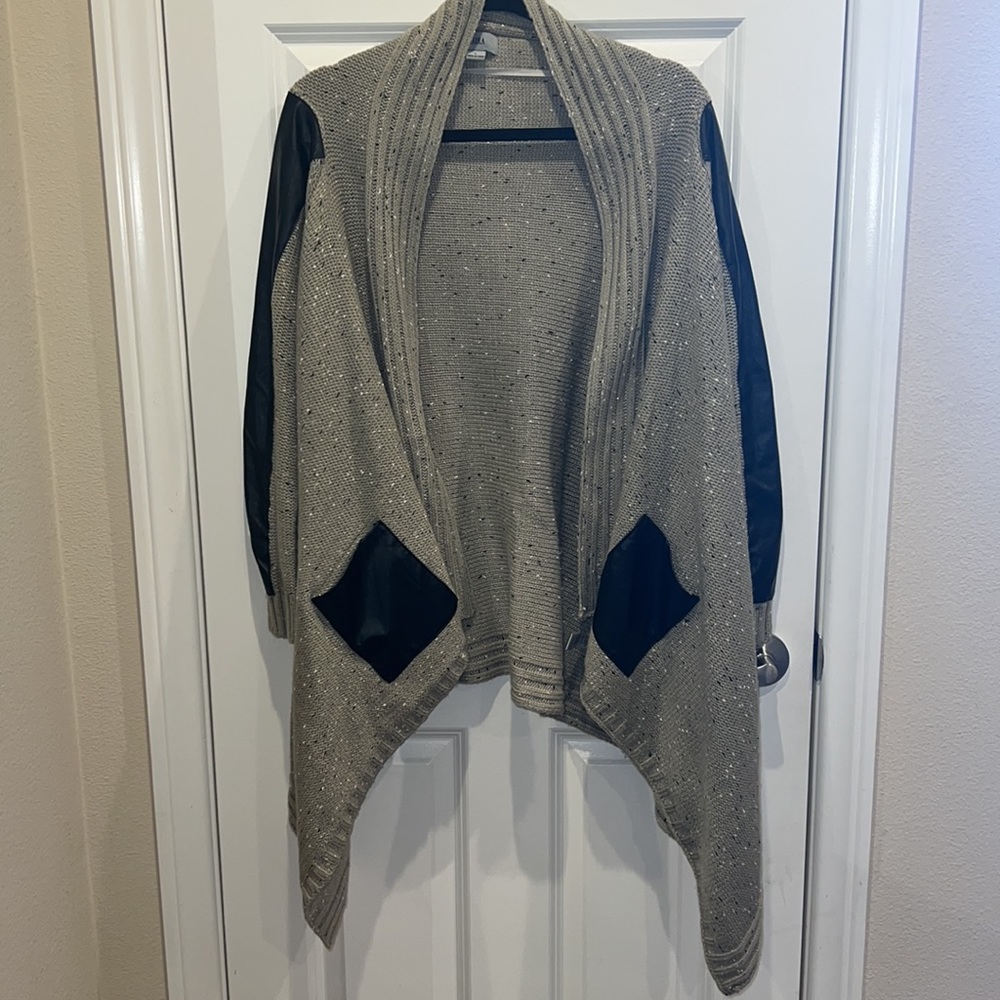 YairaWoman’s sweater | Size: Large